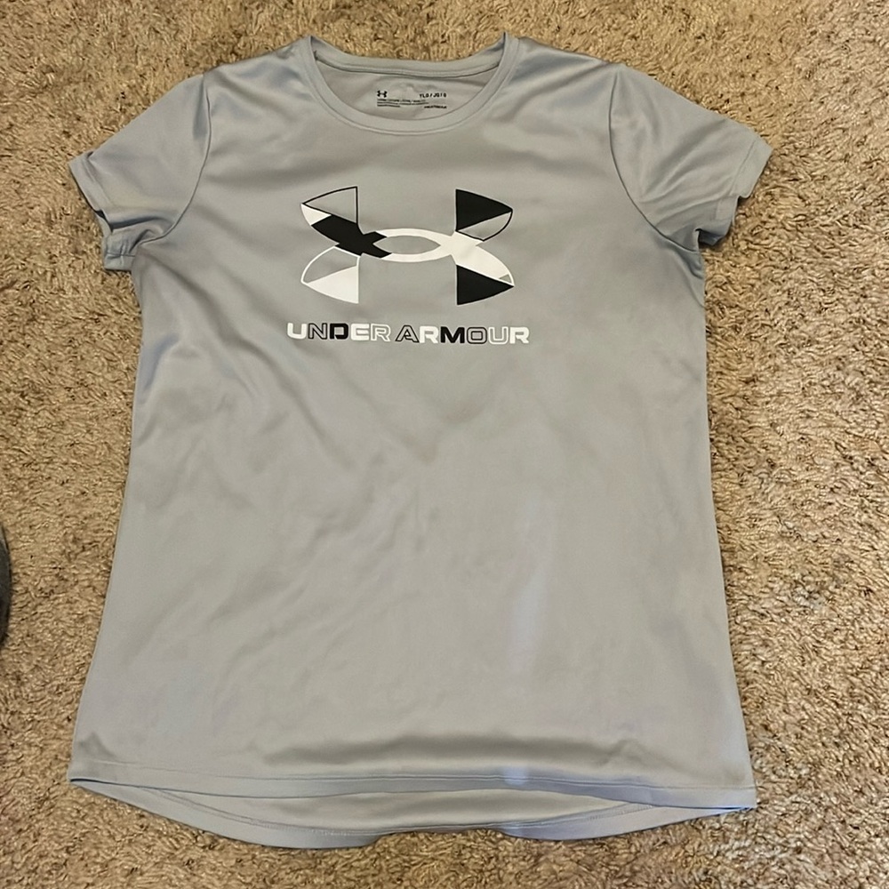 Gray under armor T-shirt